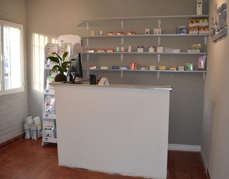 Punto Sur - Centro de Salud Animal - Leonardo, Rusconi D´Amico, Luciano